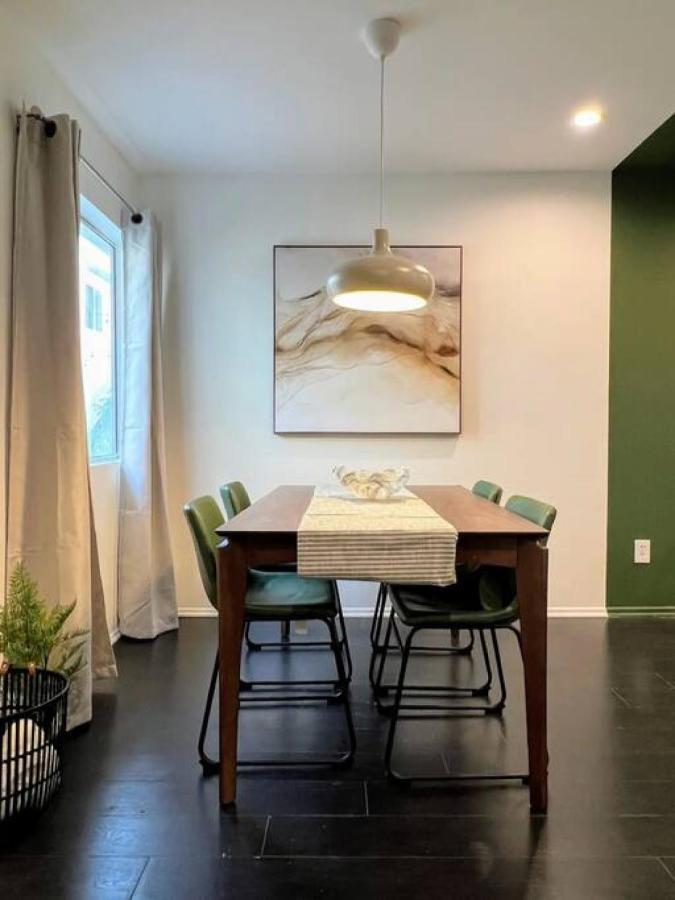 2br In The Heart Of Hollywood -br5 *