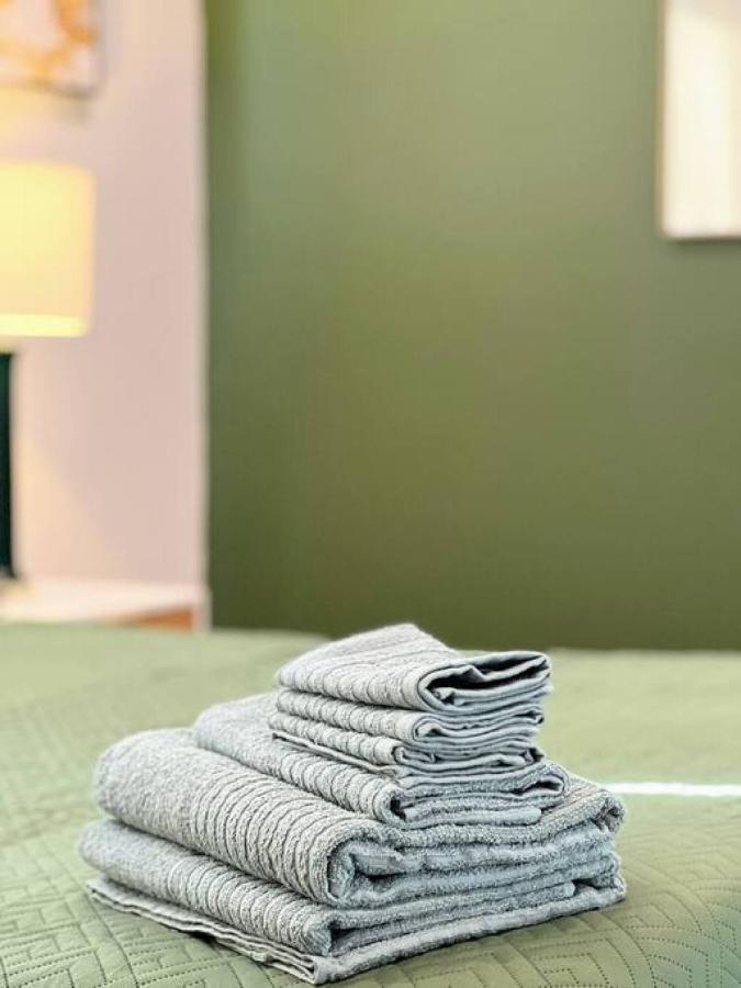 2br In The Heart Of Hollywood -br5